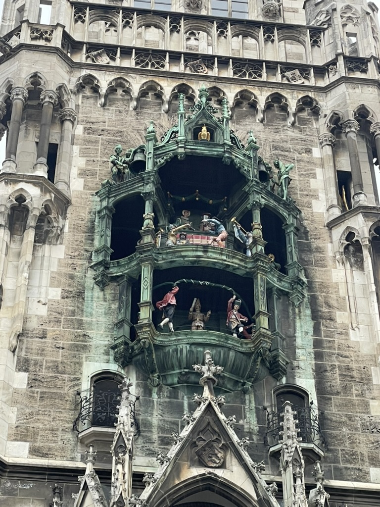 Photo of the two "floors" of the glockenspiel